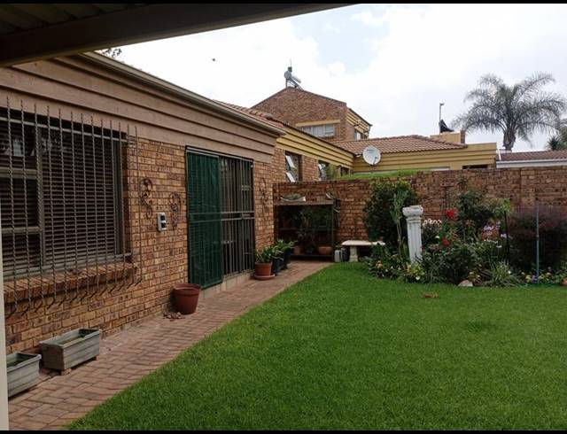 3 BEDROOM CLUSTER FOR SALE IN RAVENSWOOD